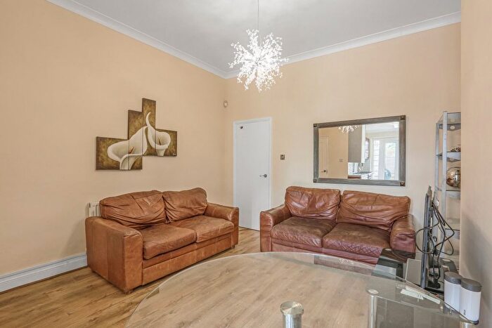 1 Bedroom Flat To Rent In The Vale, East Acton, W3
