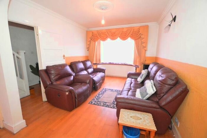4 Bedroom Terraced House To Rent In Boundary Road, Plaistow, Lonodn, E13