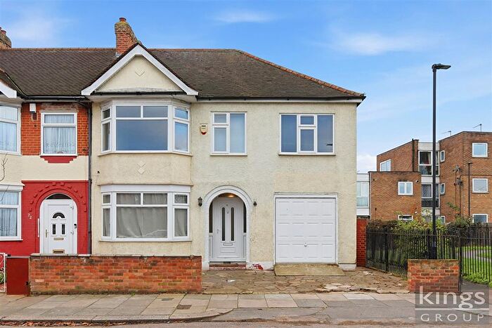 5 Bedroom End Of Terrace House For Sale In Cavendish Road, Edmonton, N18