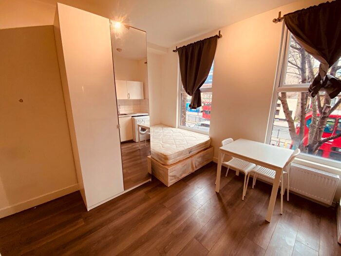 Studio To Rent In Holloway Road, London, N7