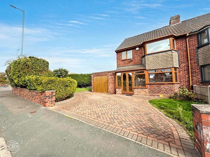 3 Bedroom Semi Detached House For Sale In Beacon Road, Great Barr, Birmingham, B43