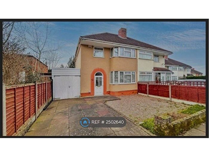 3 Bedroom Semi Detached House To Rent In Lindsworth Approach, Birmingham, B30