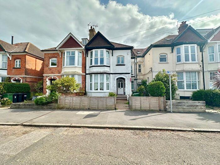 2 Bedroom Flat For Sale In Egerton Road, Bexhill-On-Sea, TN39