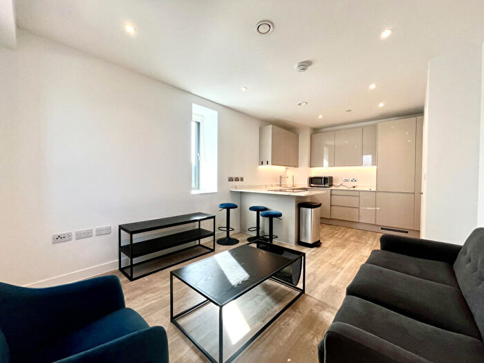 2 Bedroom Apartment To Rent In Queen Street, Salford, M3