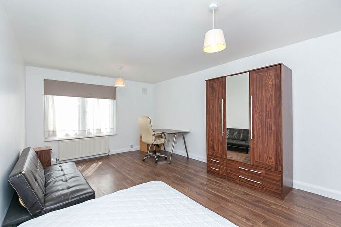2 Bedroom Flat For Sale In Prince Of Wales Close, Thornbury Prince Of Wales Close, NW4