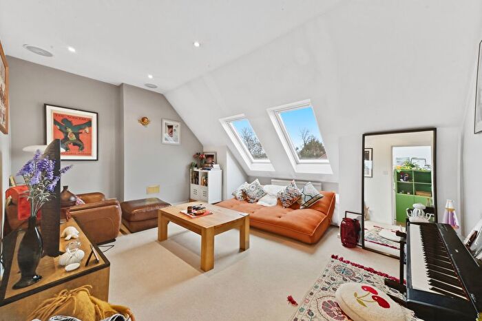 2 Bedroom Flat To Rent In Cambridge Road, SW20