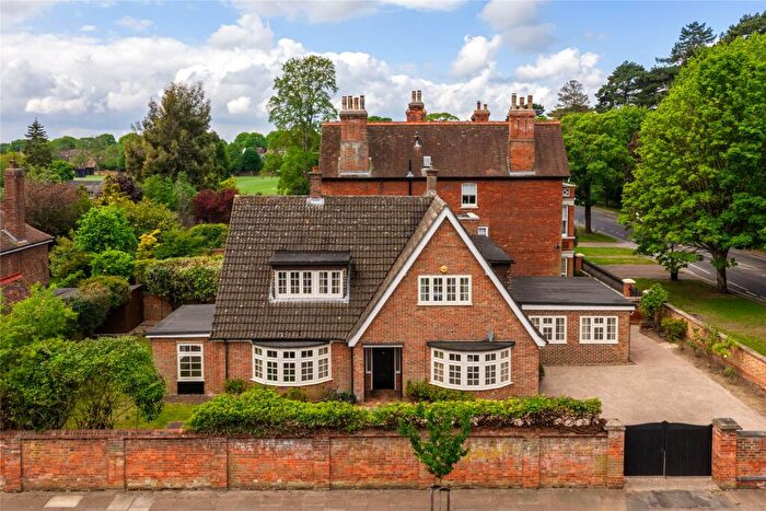 5 Bedroom Detached House To Rent In Pemberley Avenue, Bedford, Bedfordshire, MK40