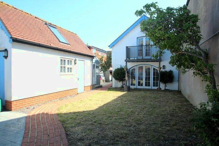 4 Bedroom Detached House To Rent In New Road, Littlehampton, BN17