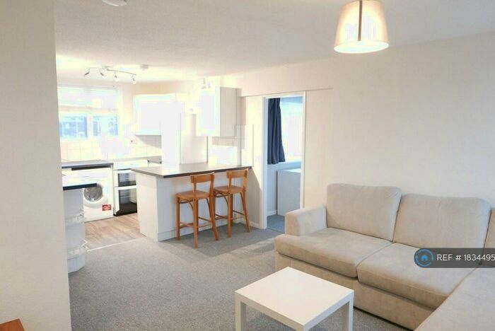 1 Bedroom Flat To Rent In Upton Close, Henley-On-Thames, RG9