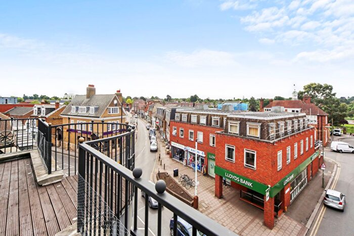 3 Bedroom Flat To Rent In Church Street, Weybridge, KT13