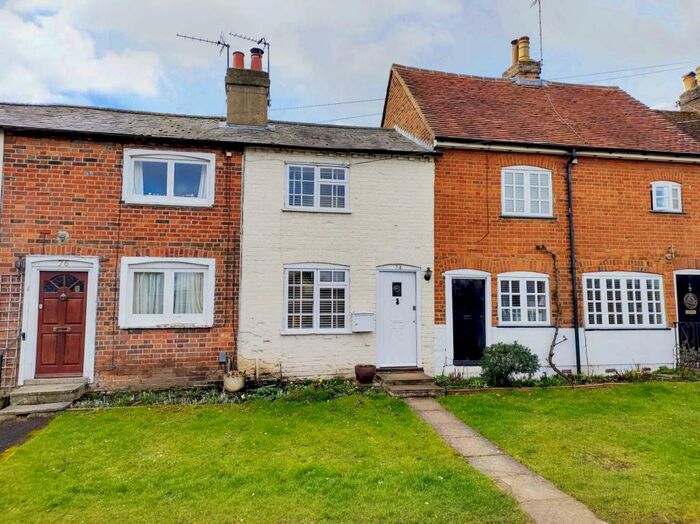 2 Bedroom Cottage For Sale In High Street, Bovingdon, HP3