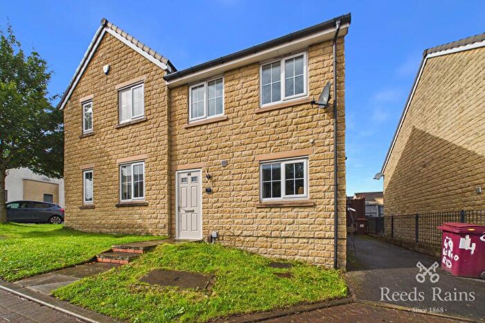 3 Bedroom Semi-Detached House To Rent In Waterloo Road, Burnley, Lancashire, BB11