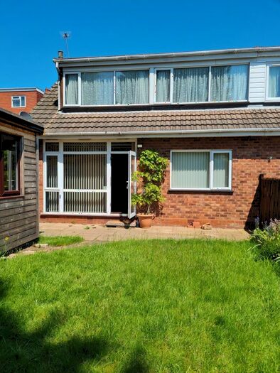 3 Bedroom Semi-detached Bungalow To Rent In Walsall Road, Birmingham, B42
