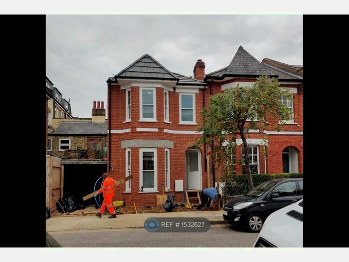 2 Bedroom Detached House To Rent In Japan Cres, London, N4