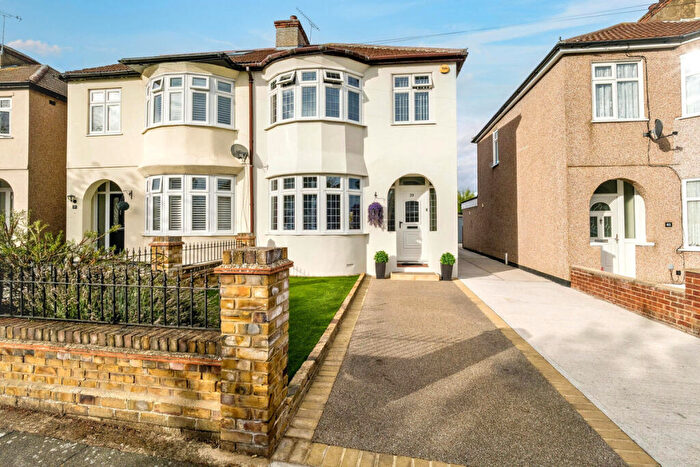 3 Bedroom Semi-Detached House For Sale In Glebe Way, Hornchurch, RM11