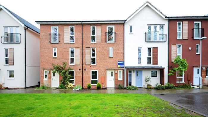 4 Bedroom Town House To Rent In Vulcan Drive, RG12