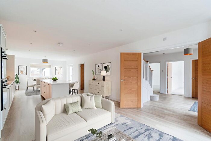 5 Bedroom Detached House For Sale In Chase Close, Wincanton, BA9