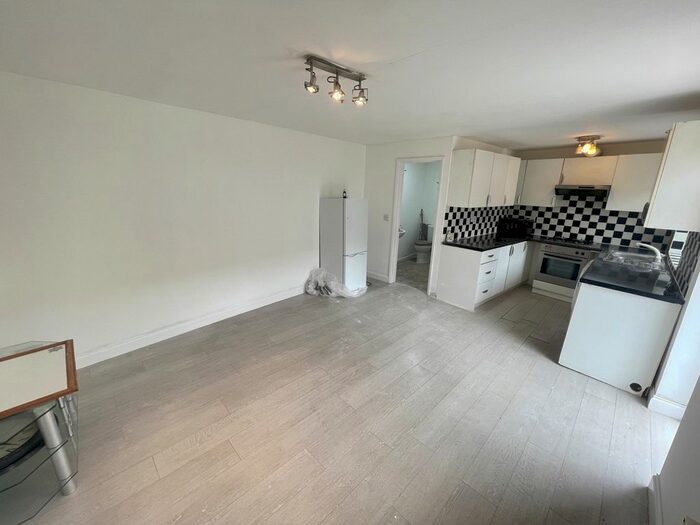 1 Bedroom Studio To Rent In Eastholme, Hayes, Greater London, UB3