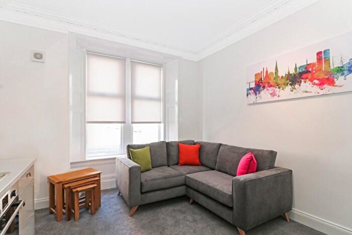 2 Bedroom Flat To Rent In Arthurstone Terrace, Stobswell, Dundee, DD4