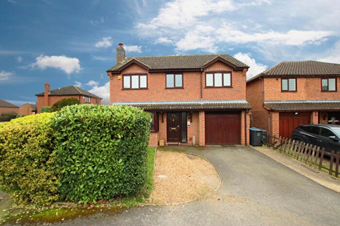 4 Bedroom Detached House For Sale In Yateley Drive, Barton Seagrave, Kettering, Northamptonshire, NN15