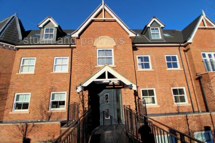 2 Bedroom Flat To Rent In Paddockhall Road, Haywards Heath RH16