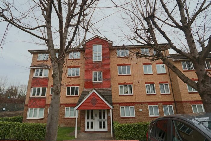 2 Bedroom Flat To Rent In Muggeridge Close, South Croydon, CR2