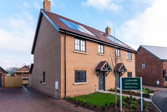 3 Bedroom Semi Detached House For Sale In The Oaks, Stansted Mountfitchet, Essex, CM24