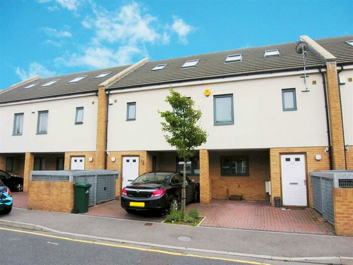 3 Bedroom Terraced House To Rent In Gordon Road, Portslade, BN41