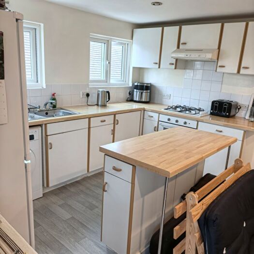 1 Bedroom Flat To Rent In Heybridge Avenue, SW16