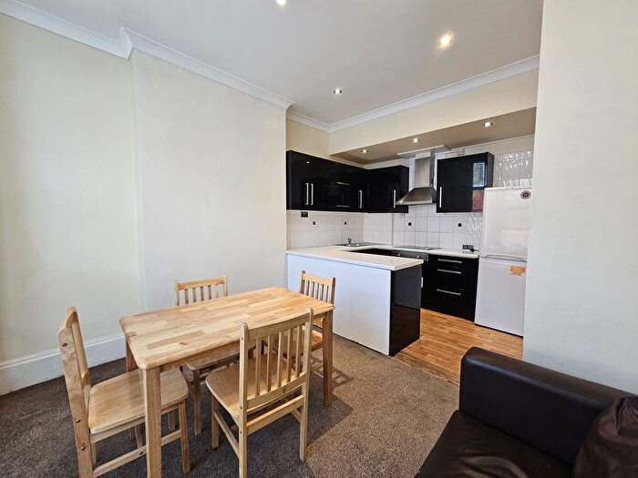 2 Bedroom Flat To Rent In Villiers Road, Willesden, NW2