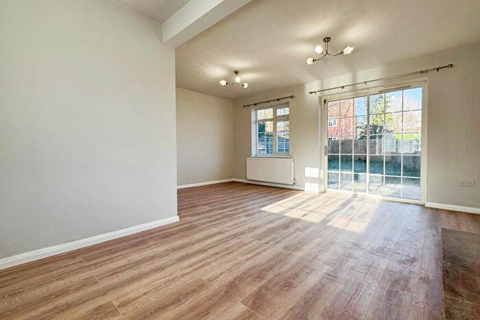 4 Bedroom Link Detached House To Rent In Bedfordshire Way, Wokingham, RG41