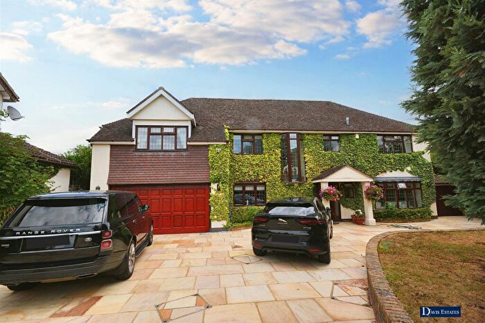 4 Bedroom Detached House For Sale In Burges Close, Emerson Park, Hornchurch, RM11