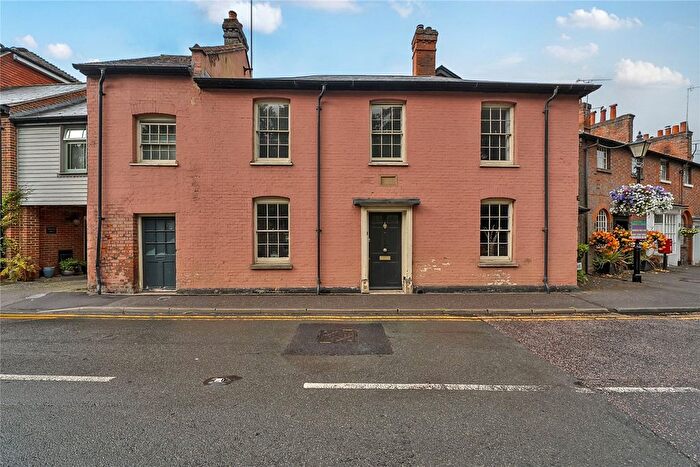 3 Bedroom Semi-detached House For Sale In Quebec Square, Westerham, Kent, TN16