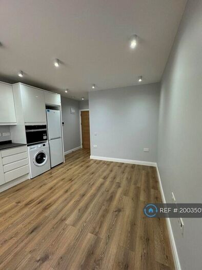 Studio To Rent In Fore Street, London, N9