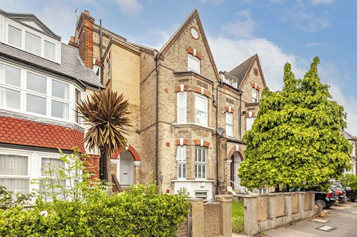 3 Bedroom Maisonette For Sale In Lewin Road, Streatham, SW16