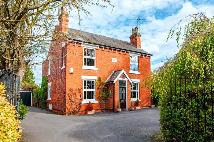 4 Bedroom Detached House For Sale In Lower Kirklington Road, Southwell, Nottinghamshire, NG25
