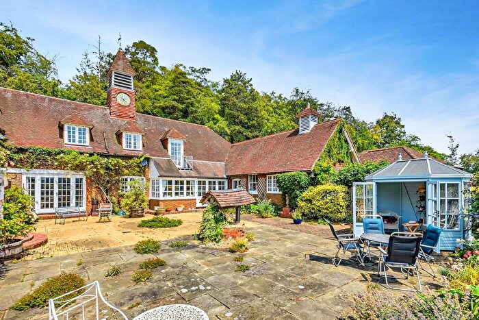 4 Bedroom Semi-detached House For Sale In Colekitchen Lane, Gomshall, GU5