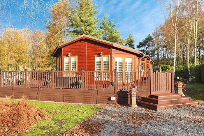2 Bedroom Mobile/park Home For Sale In Hollicarrs Holiday Park, York Road, Escrick, YO19