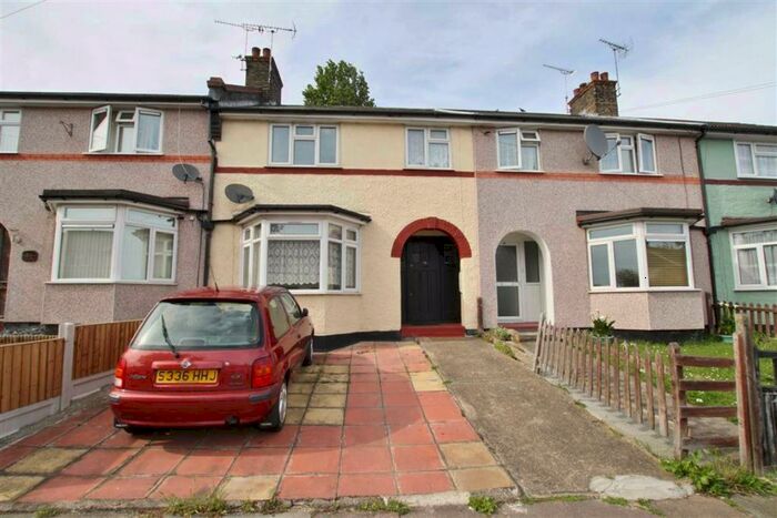 3 Bedroom Semi-Detached House To Rent In Kent Avenue, Leigh On Sea, Essex, SS9