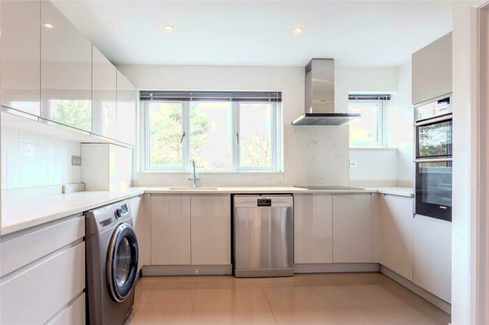 4 Bedroom Terraced House To Rent In Chantry Close, Windsor, Berkshire, SL4