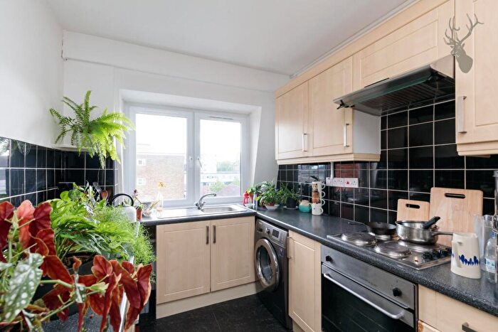 1 Bedroom Flat To Rent In Bacton Street, Bethnal Green, E2