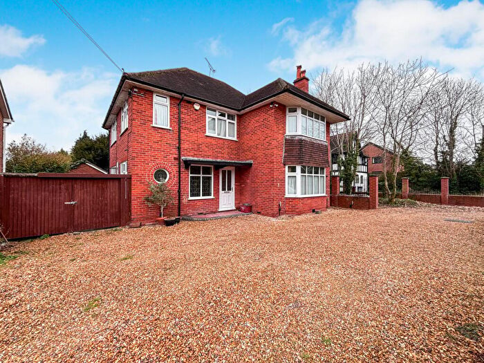 4 Bedroom Detached House To Rent In Southcote Lane, Reading, RG30