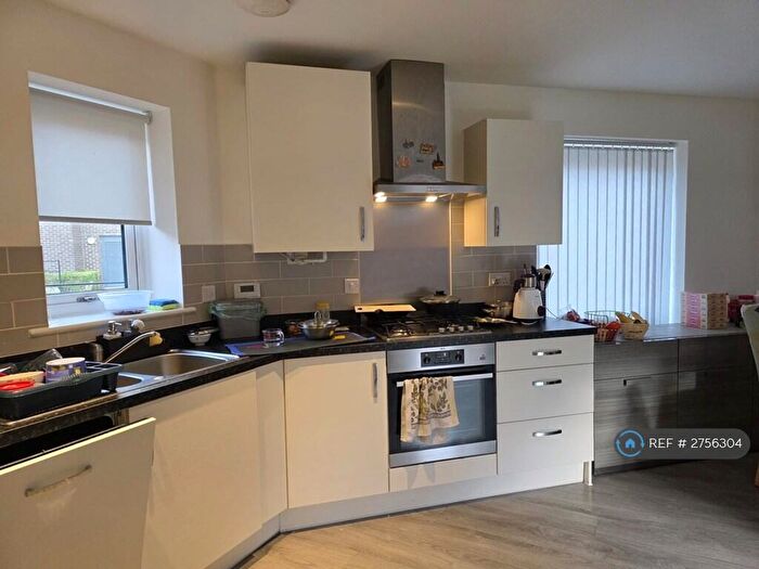 4 Bedroom Semi-Detached House To Rent In Nightingale Way, Reading, RG30