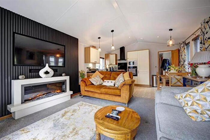 2 Bedroom Lodge For Sale In Clapham, Lancaster, LA2