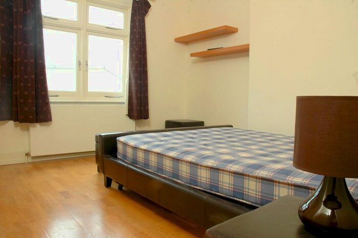 2 Bedroom Flat To Rent In Merton Road, Wandsworth, London, SW18