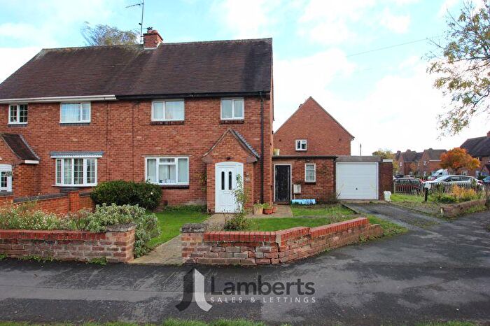 3 Bedroom Semi Detached House For Sale In Crooks Lane, Studley, B80