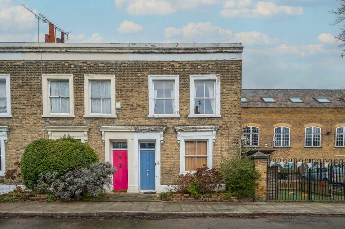 3 Bedroom Terraced House To Rent In Northampton Grove, Islington, London, N1