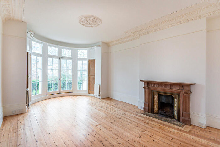 3 Bedroom Flat To Rent In Raised Ground Floor Flat, Belsize Park, London, NW3