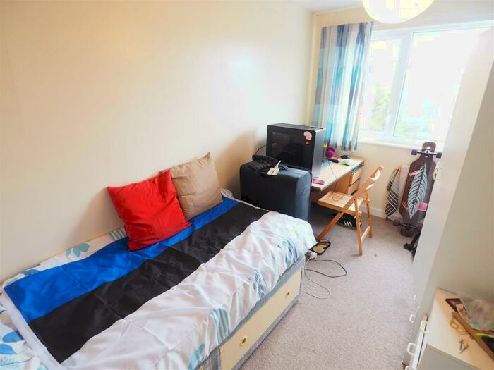 6 Bedroom End Of Terrace House To Rent In Stanway Close, Bath, BA2