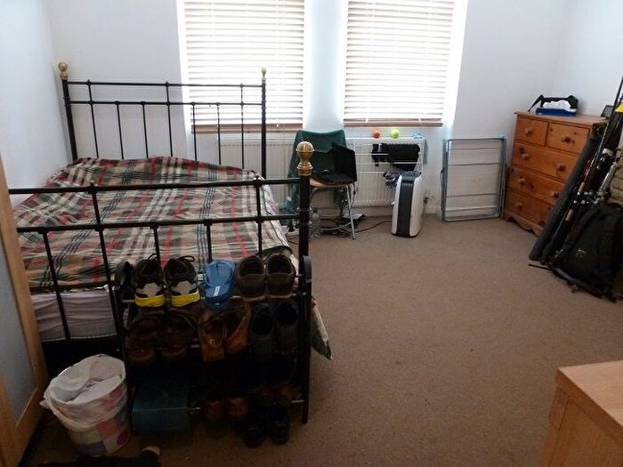 2 Bedroom Flat To Rent In Garratt Terrace, London, SW17